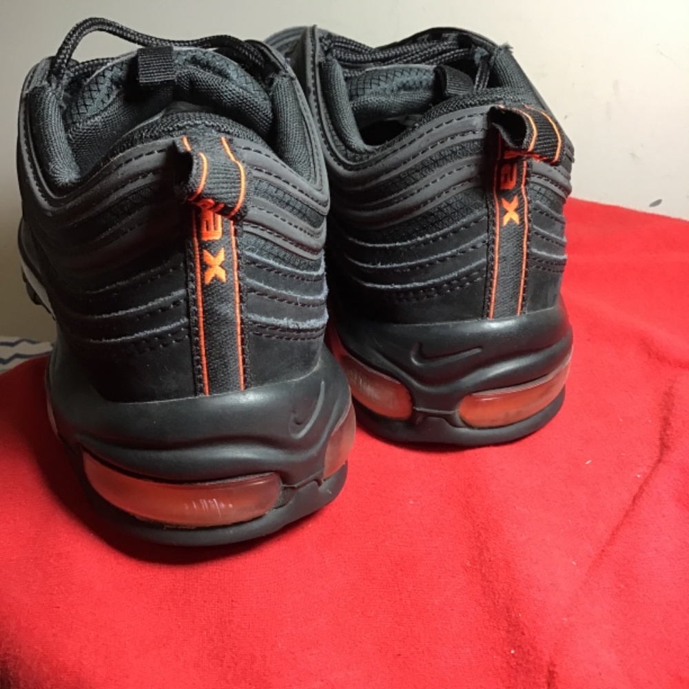 😎Nike’s Air Max 97 Black, Hyper Crimson, 9.5, good cond. see photos, 🔥 - Picture 7 of 8